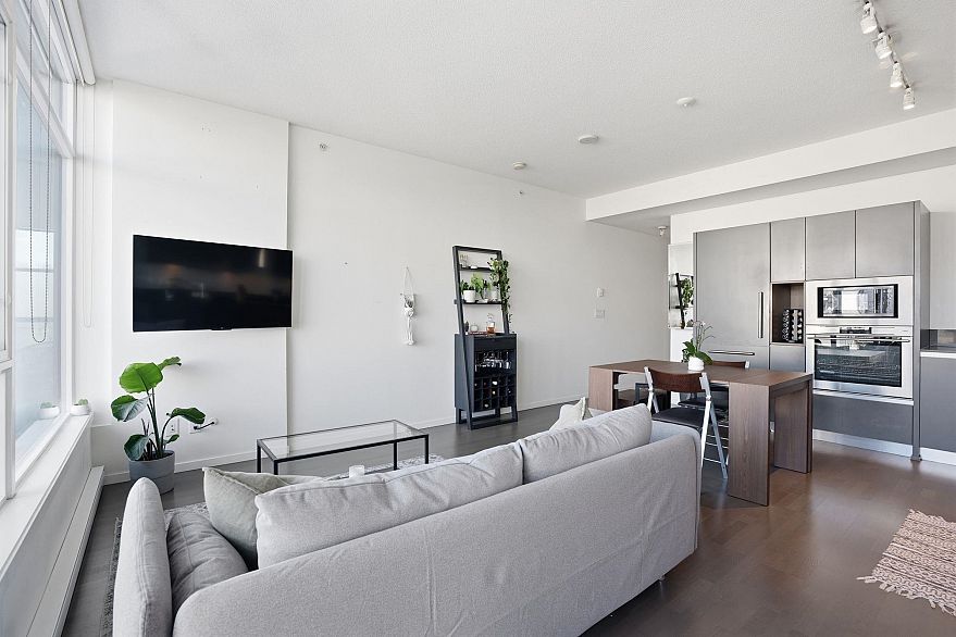 309 133 E 8th Avenue