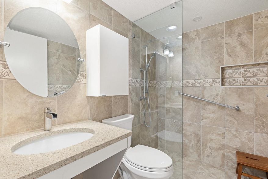 201 1554 Burnaby Street