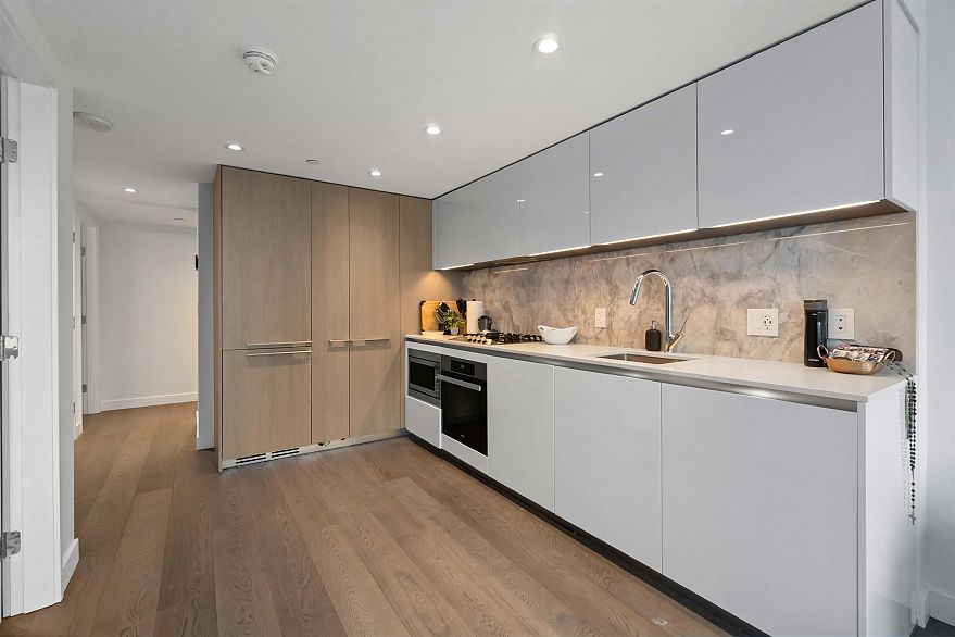 1305 1111 Richards Street