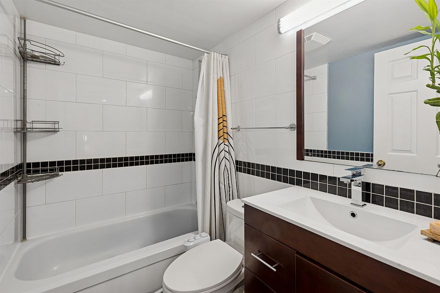 102 1689 E 4th Avenue