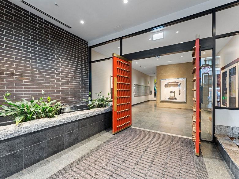 1207 188 Keefer Street