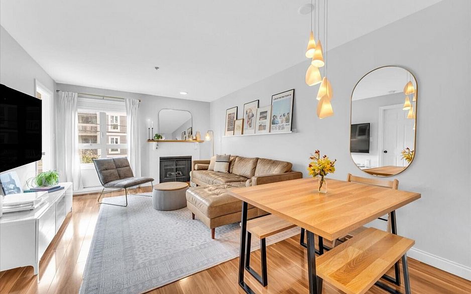 208 1516 E 1st Avenue