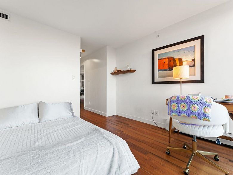 1207 188 Keefer Street