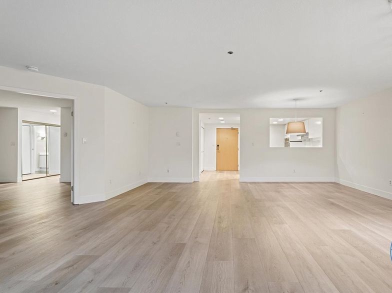 105 1502 Island Park Walk