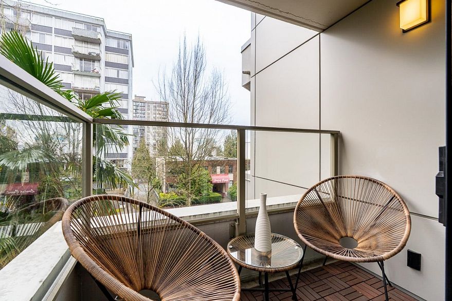 303 1345 Burnaby Street