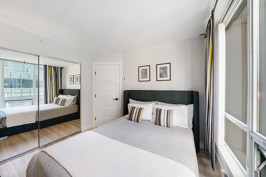 707 1166 Melville Street