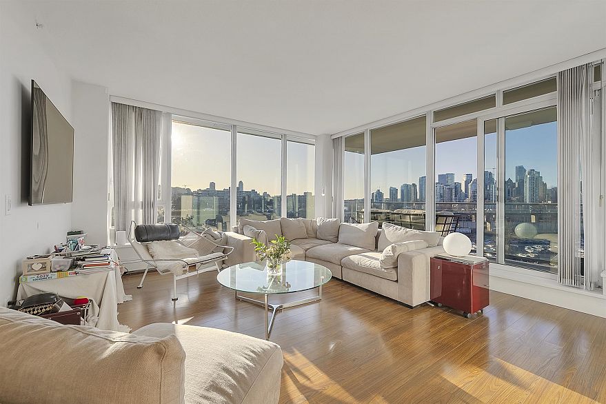 801 1833 Crowe Street