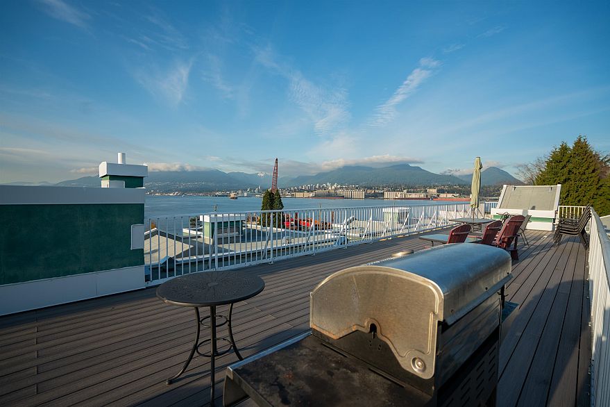 207 2211 Wall Street