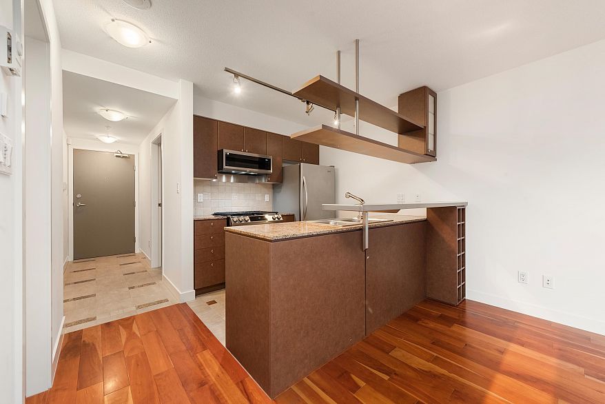 808 1495 Richards Street