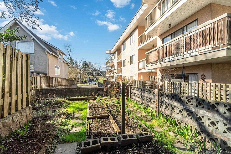 104 2910 Ontario Street