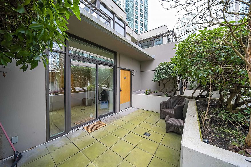 303 1211 Melville Street