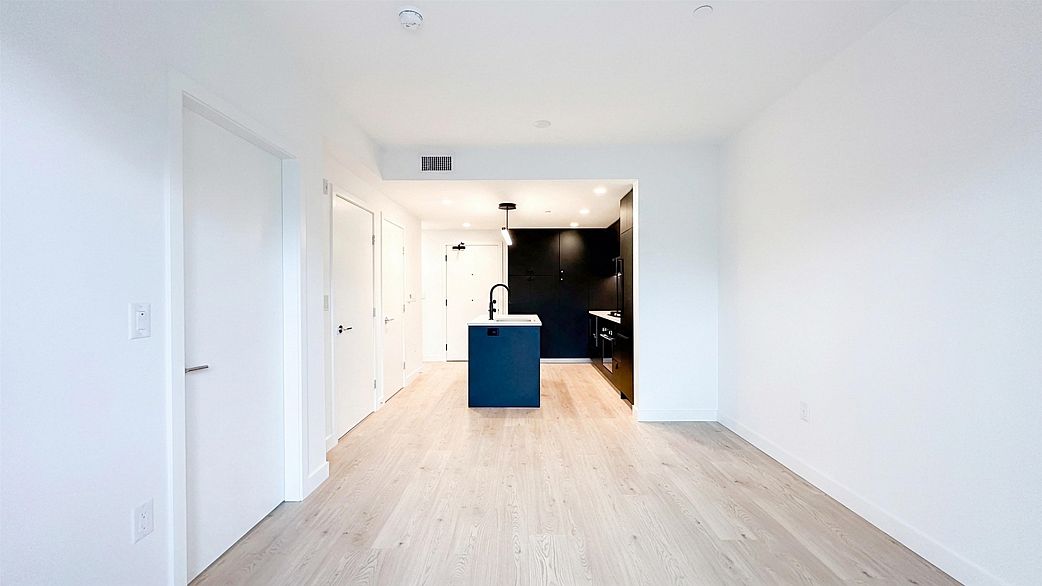 204 1680 E 12th Avenue