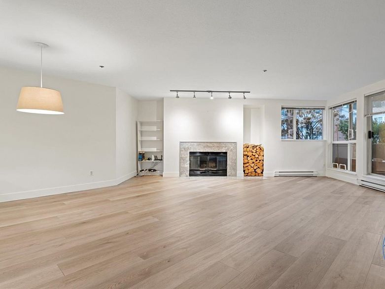 105 1502 Island Park Walk