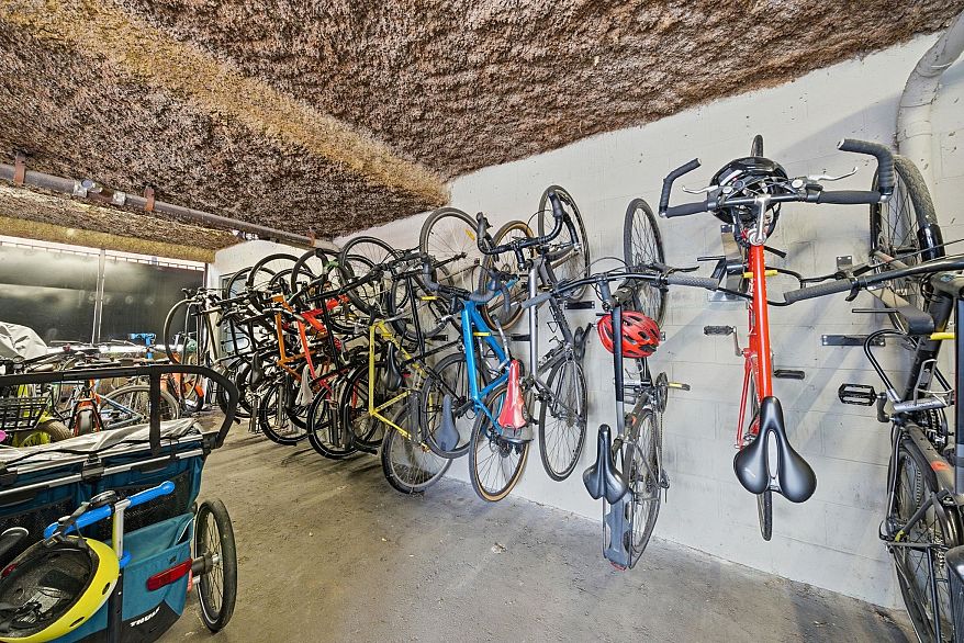 203 555 E 8th Avenue