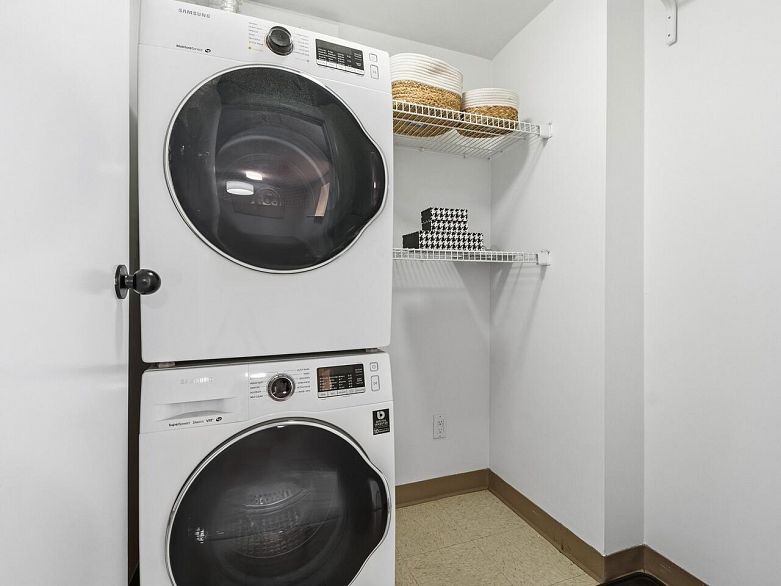 1205 950 Cambie Street