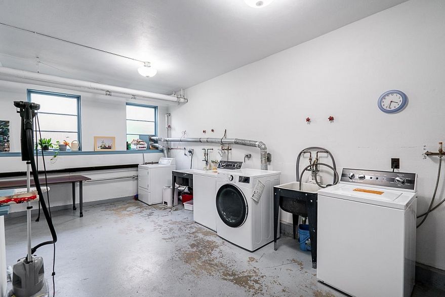 305 3530 Cambie Street