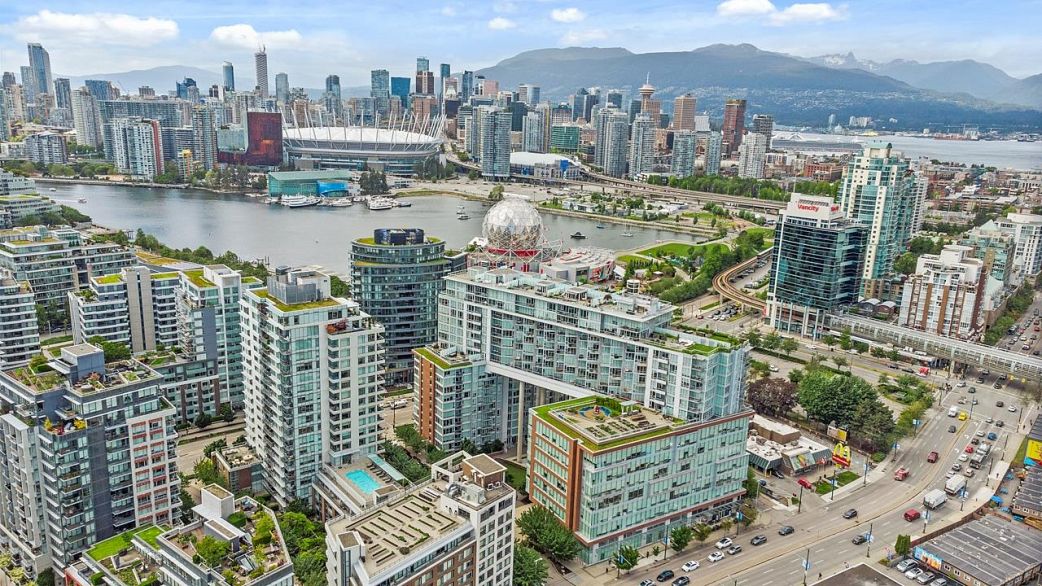 806 1618 Quebec Street