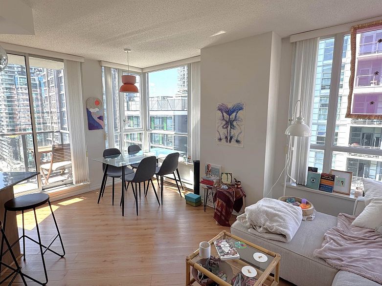 1504 1212 Howe Street