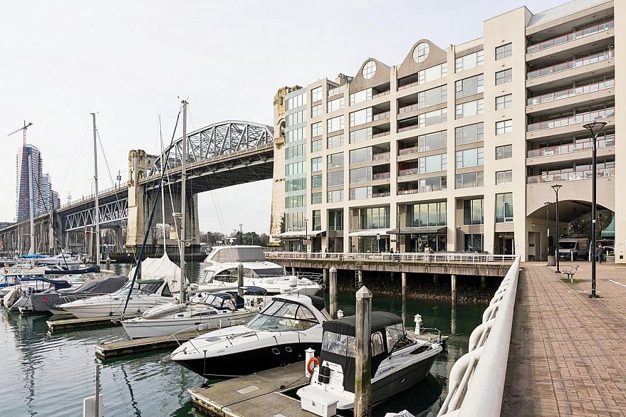 203 1008 Beach Avenue