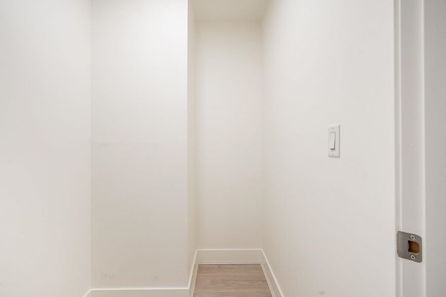 303 3423 E Hastings Street