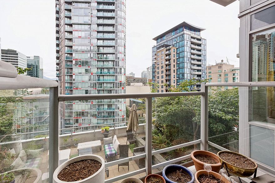 1003 821 Cambie Street