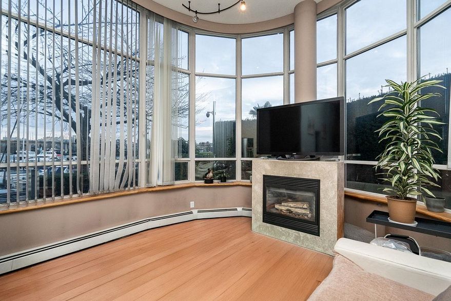 122 1228 Marinaside Crescent