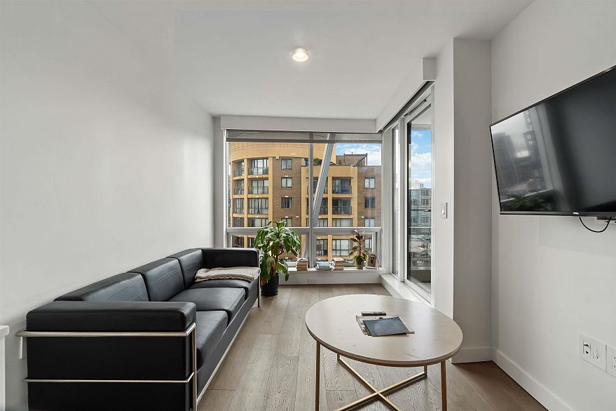 1305 1111 Richards Street