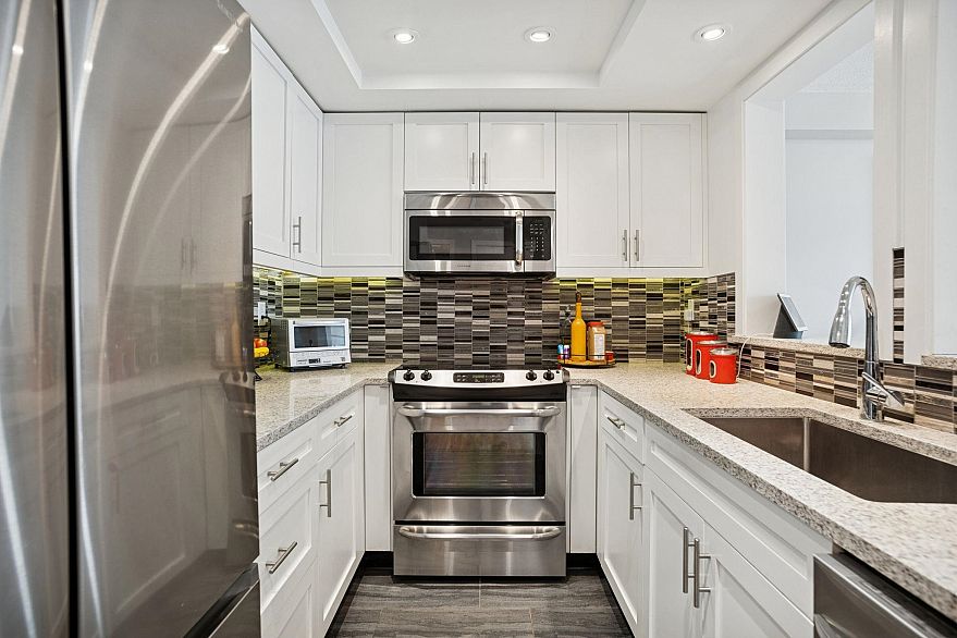 203 1008 Beach Avenue