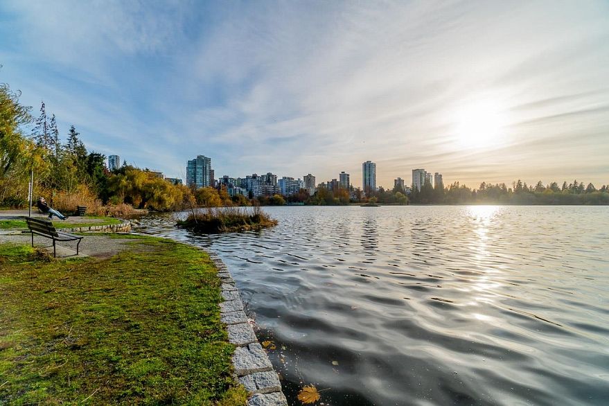 303 1345 Burnaby Street