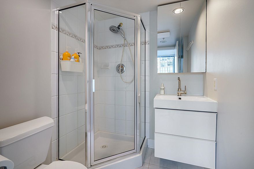 1706 1367 Alberni Street