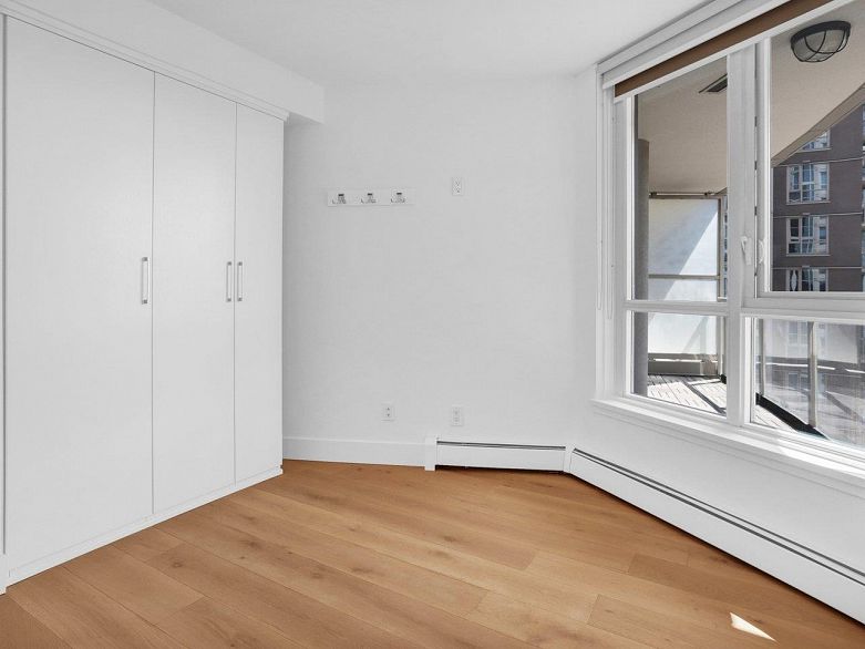 802 1318 Homer Street