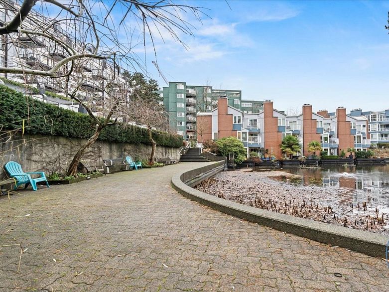 105 1502 Island Park Walk