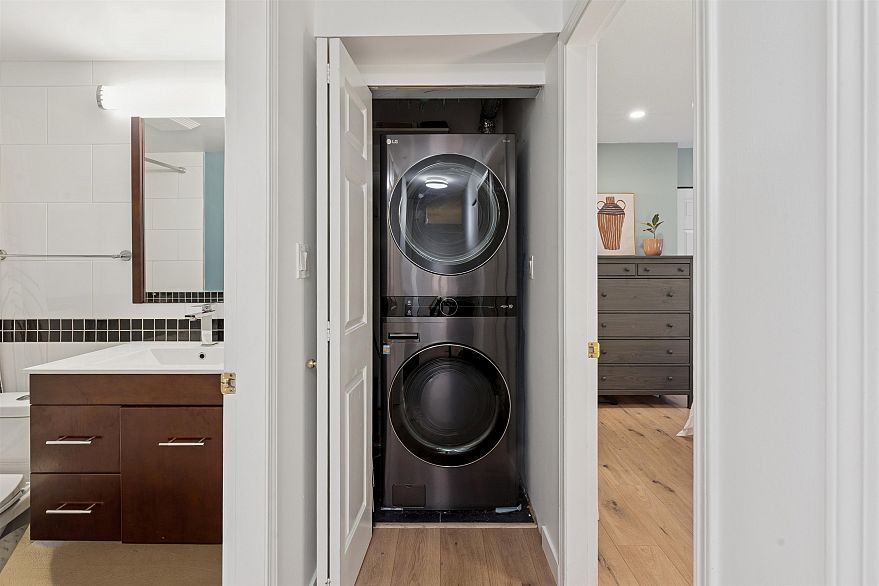 102 1689 E 4th Avenue