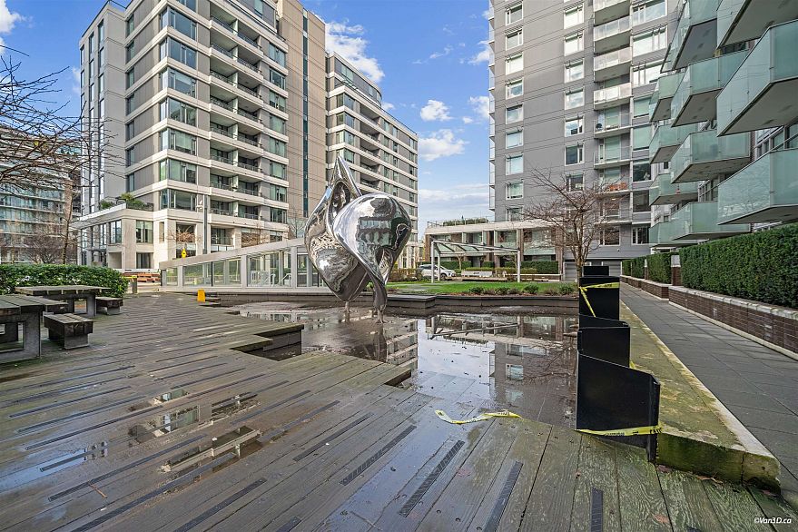 316 1661 Quebec Street