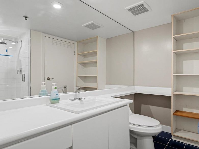 105 1502 Island Park Walk