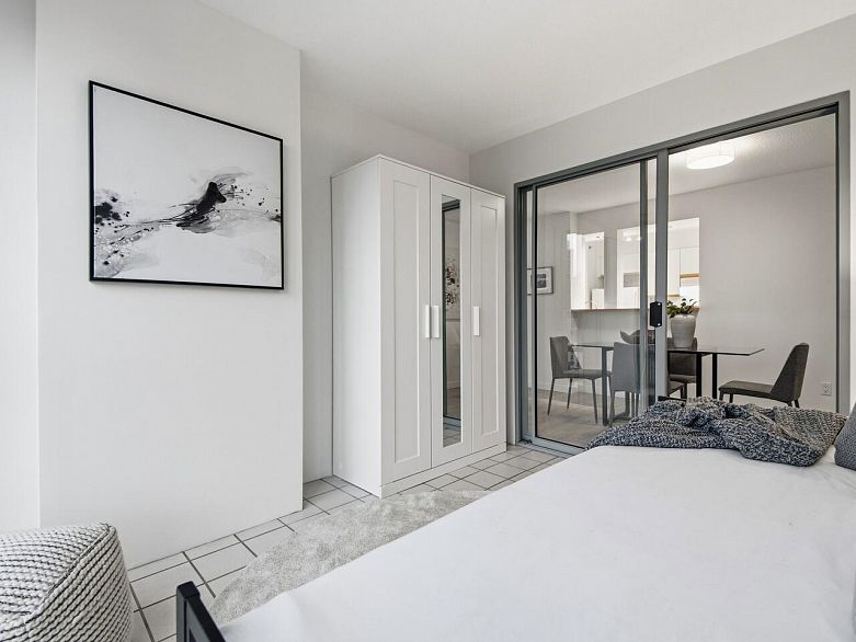 1205 950 Cambie Street