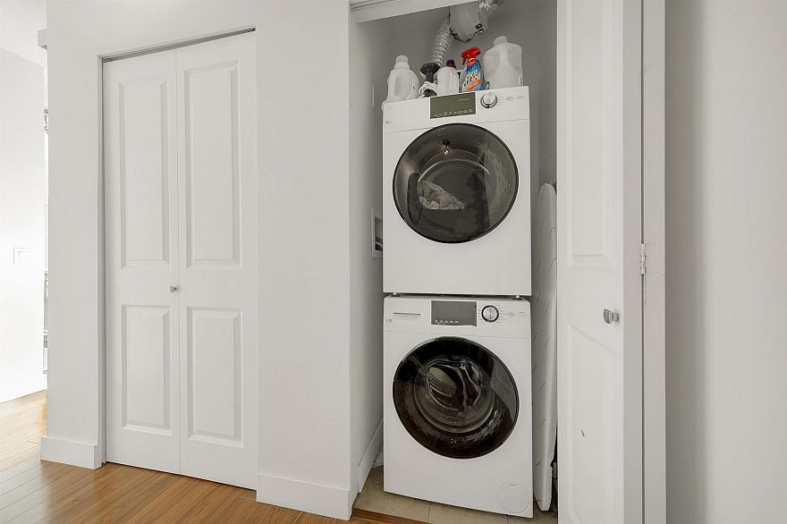 801 1833 Crowe Street