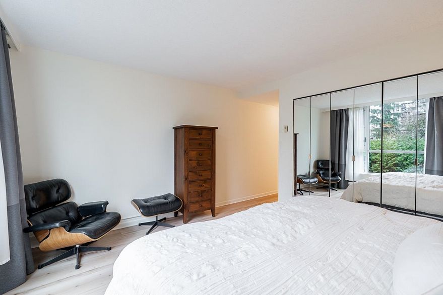 303 1345 Burnaby Street