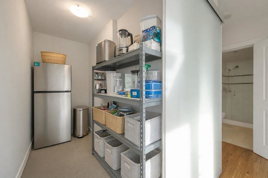 801 1833 Crowe Street