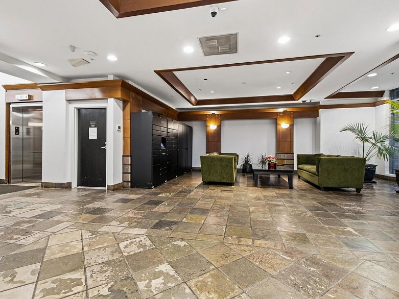 1205 950 Cambie Street