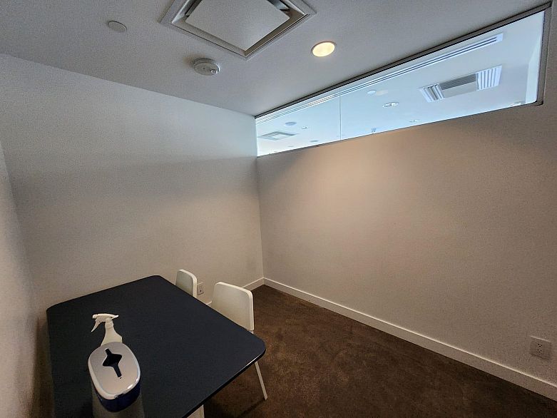 809 4638 Gladstone Street