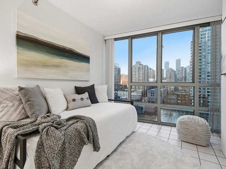 1205 950 Cambie Street