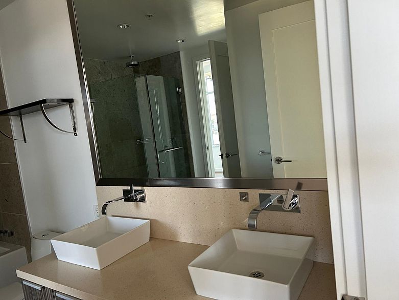 1010 1661 Ontario Street