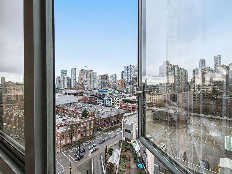 1205 950 Cambie Street