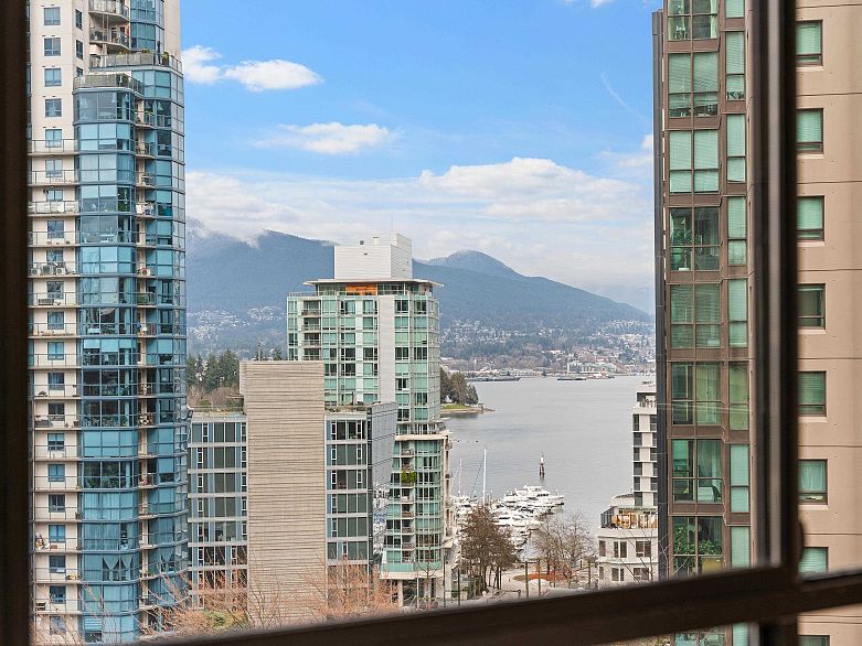 601 738 Broughton Street