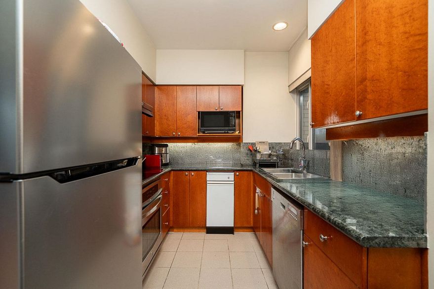 122 1228 Marinaside Crescent