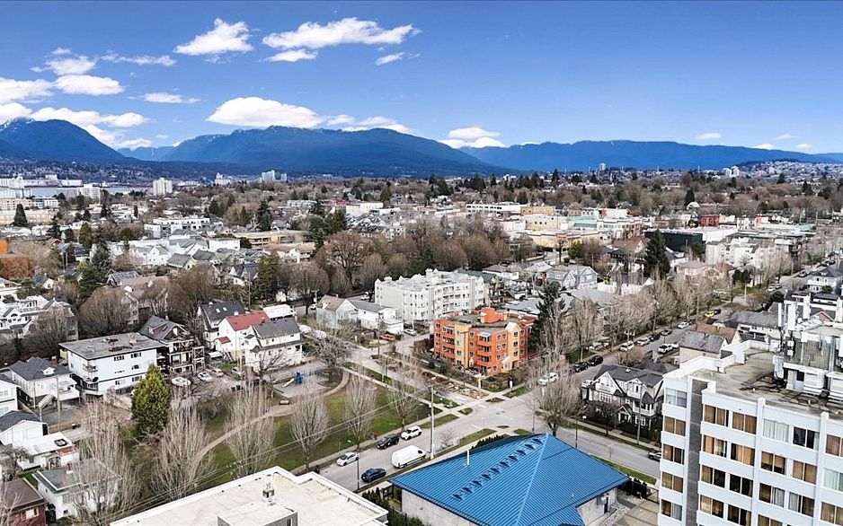 208 1516 E 1st Avenue