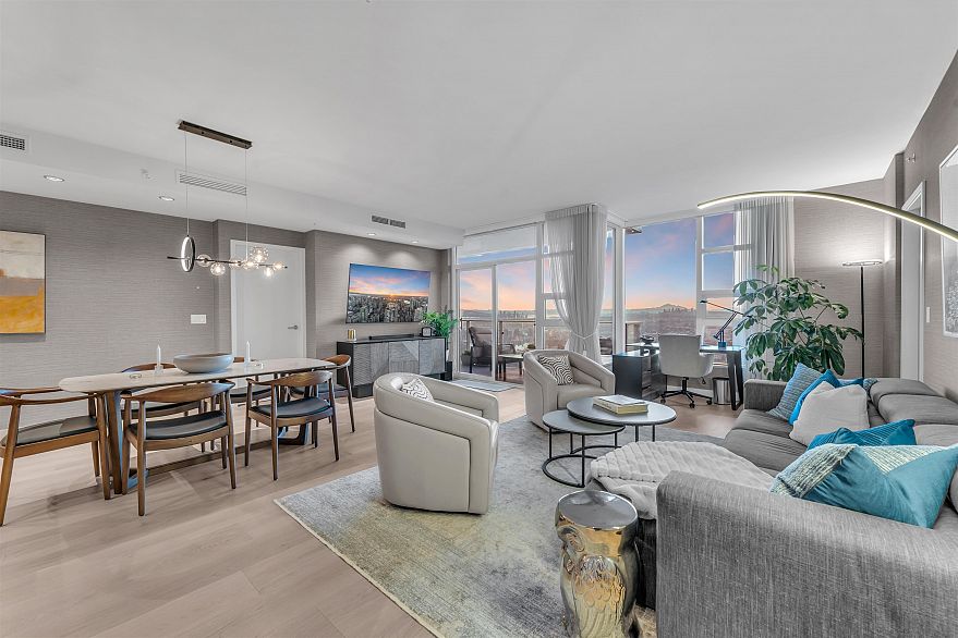 5205 1289 Hornby Street