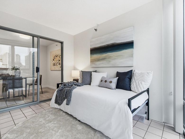 1205 950 Cambie Street