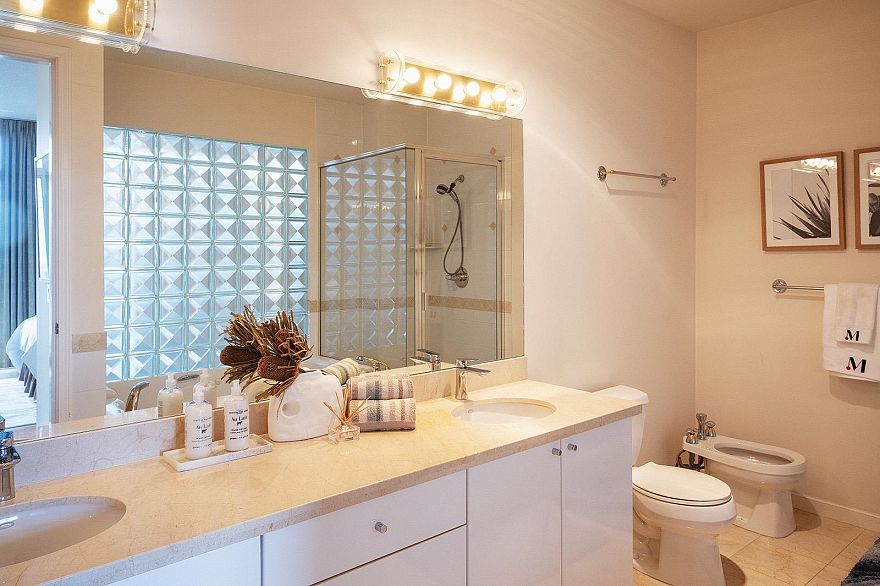 3402 1239 W Georgia Street